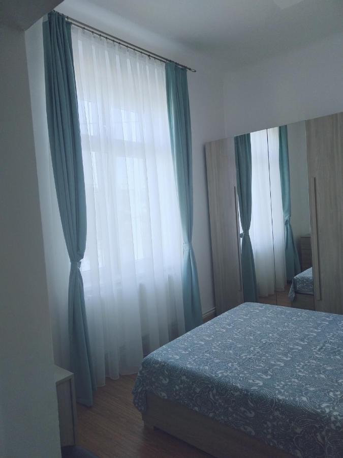 Апартаменти Apartament Nimfea Орадя Екстер'єр фото